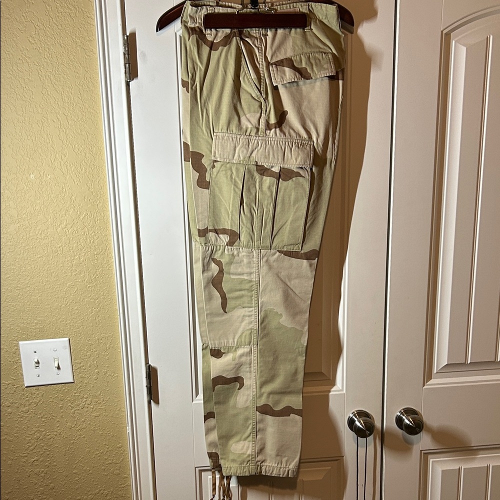 Camouflage pattern pants. Cargo